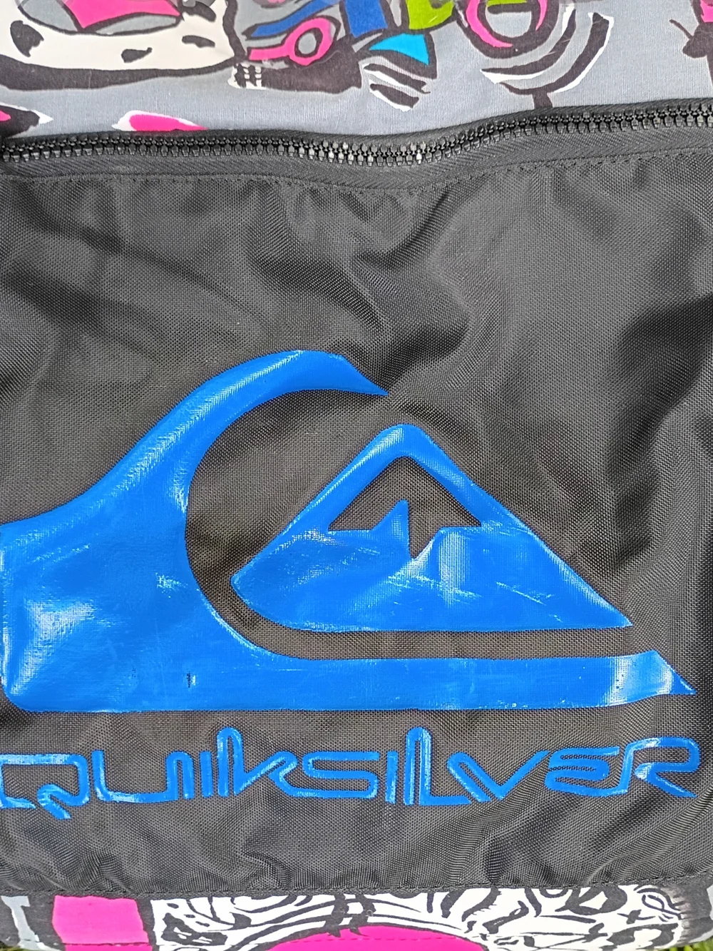 Quiksilver Men's Graphic Duffel Bag in Gray with Pink & Blue Accents